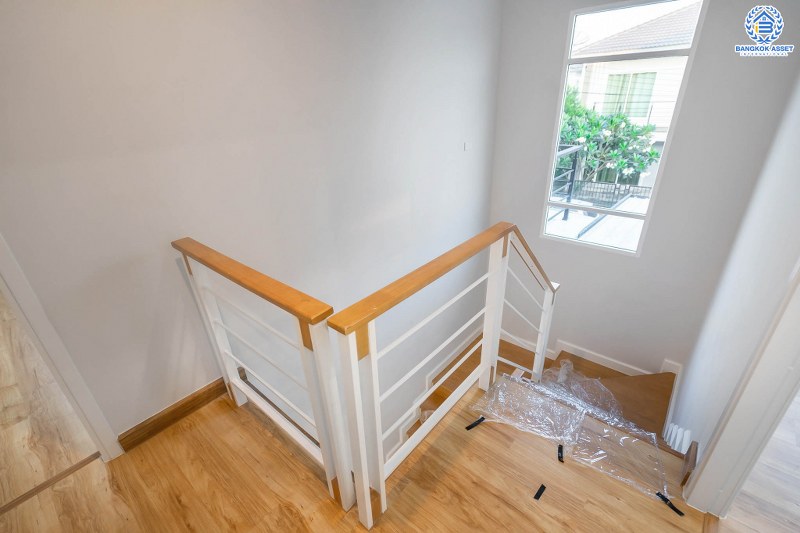 บ้านมือสองตกแต่งใหม่ คุณภาพแบรนด์พฤกษา* ห้องมุม! โครงการ เดอะแพลนท์ รีสอร์ท พระราม5-กาญจนาฯ พร้อมอยู่ เนื้อที่ 37 ตร.ว. ฟังก์ชั่น 3 ห้องนอน 2 ห้องน้ำ (ห้องน้ำแบ่งโซน) คัดสรรวัสดุเกรดพรีเมี่ยม บนทำเลศักภาพ เดินทางสะดวก ใกล้เซ็นทรัลเวสต์เกต รถไฟฟ้า และทางด่วนศรีรัช ราคาพิเศษสุด!...