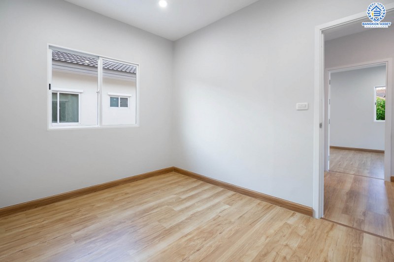 บ้านมือสองตกแต่งใหม่ คุณภาพแบรนด์พฤกษา* ห้องมุม! โครงการ เดอะแพลนท์ รีสอร์ท พระราม5-กาญจนาฯ พร้อมอยู่ เนื้อที่ 37 ตร.ว. ฟังก์ชั่น 3 ห้องนอน 2 ห้องน้ำ (ห้องน้ำแบ่งโซน) คัดสรรวัสดุเกรดพรีเมี่ยม บนทำเลศักภาพ เดินทางสะดวก ใกล้เซ็นทรัลเวสต์เกต รถไฟฟ้า และทางด่วนศรีรัช ราคาพิเศษสุด!...