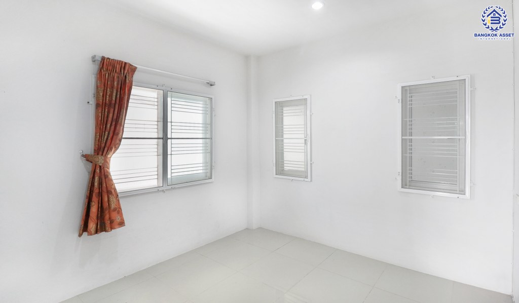 ทาวน์เฮ้าส์มือสอง 4 ห้องนอน ห้องมุม! ม.มณฑล8 เพชรเกษม-เลียบคลองทวีวัฒนา บ้านต่อเติม/พร้อมอยู่ เนื้อที่ 30 ตร.ว. ฟังก์ชั่นจุใจ มีบิ้วท์อินครัวเคาน์เตอร์ พร้อมเฟอร์ฯทั้งหลัง เดินทางสะดวก บนทำเลเชื่อมต่อหลายเส้นทาง ใกล้เดอะมอลล์บางแค และรถไฟฟ้าสายสีน้ำเงิน