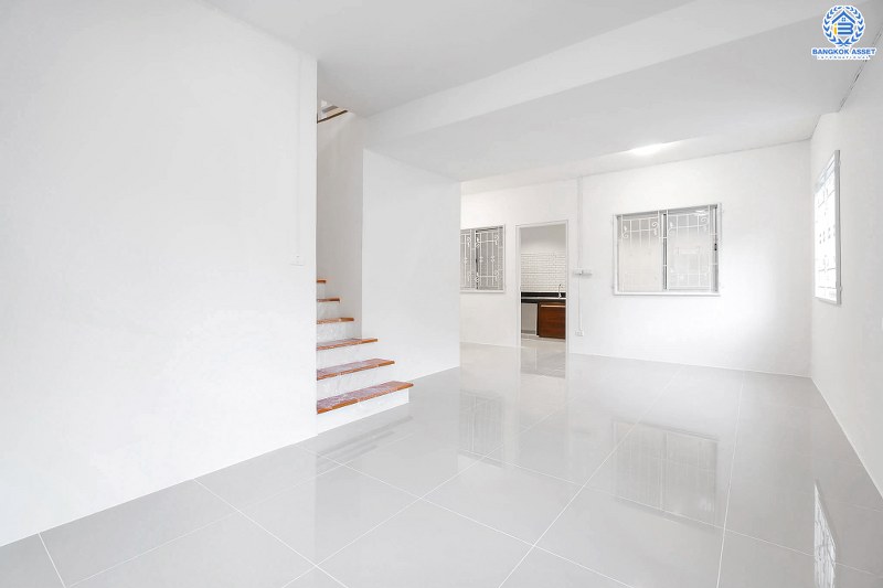 บ้านมือสองตกแต่งใหม่ ห้องมุม! เนื้อที่ 39.2 ตร.ว. โครงการ พฤกษา49/1 บางใหญ่-เซ็นทรัลเวสต์เกต ตกแต่งจัดเต็ม ฟังก์ชั่นครบ 3 ห้องนอน 2 ห้องน้ำ พร้อมอยู่ เดินทางสะดวก เข้าเมืองก็ง่าย ใกล้เซ็นทรัลเวสต์เกต และรถไฟฟ้า สถานีตลาดบางใหญ่