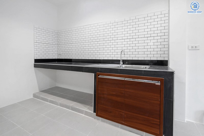 บ้านมือสองตกแต่งใหม่ ห้องมุม! เนื้อที่ 39.2 ตร.ว. โครงการ พฤกษา49/1 บางใหญ่-เซ็นทรัลเวสต์เกต ตกแต่งจัดเต็ม ฟังก์ชั่นครบ 3 ห้องนอน 2 ห้องน้ำ พร้อมอยู่ เดินทางสะดวก เข้าเมืองก็ง่าย ใกล้เซ็นทรัลเวสต์เกต และรถไฟฟ้า สถานีตลาดบางใหญ่