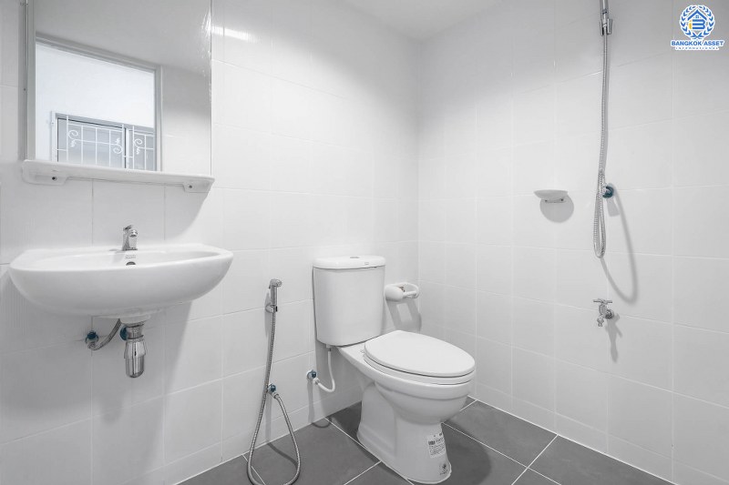 บ้านมือสองตกแต่งใหม่ ห้องมุม! เนื้อที่ 39.2 ตร.ว. โครงการ พฤกษา49/1 บางใหญ่-เซ็นทรัลเวสต์เกต ตกแต่งจัดเต็ม ฟังก์ชั่นครบ 3 ห้องนอน 2 ห้องน้ำ พร้อมอยู่ เดินทางสะดวก เข้าเมืองก็ง่าย ใกล้เซ็นทรัลเวสต์เกต และรถไฟฟ้า สถานีตลาดบางใหญ่