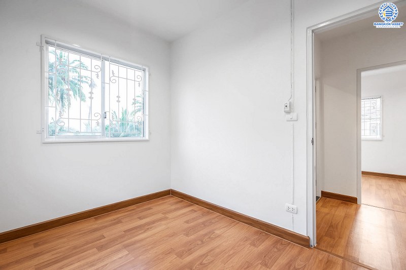 บ้านมือสองตกแต่งใหม่ ห้องมุม! เนื้อที่ 39.2 ตร.ว. โครงการ พฤกษา49/1 บางใหญ่-เซ็นทรัลเวสต์เกต ตกแต่งจัดเต็ม ฟังก์ชั่นครบ 3 ห้องนอน 2 ห้องน้ำ พร้อมอยู่ เดินทางสะดวก เข้าเมืองก็ง่าย ใกล้เซ็นทรัลเวสต์เกต และรถไฟฟ้า สถานีตลาดบางใหญ่