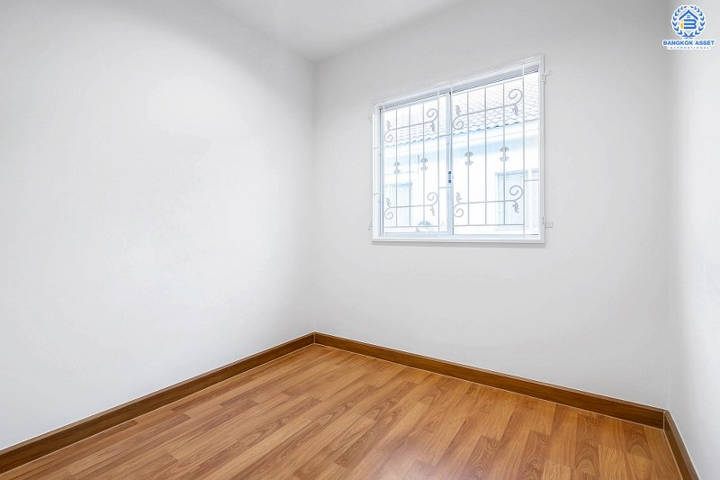 บ้านมือสองตกแต่งใหม่ ห้องมุม! เนื้อที่ 39.2 ตร.ว. โครงการ พฤกษา49/1 บางใหญ่-เซ็นทรัลเวสต์เกต ตกแต่งจัดเต็ม ฟังก์ชั่นครบ 3 ห้องนอน 2 ห้องน้ำ พร้อมอยู่ เดินทางสะดวก เข้าเมืองก็ง่าย ใกล้เซ็นทรัลเวสต์เกต และรถไฟฟ้า สถานีตลาดบางใหญ่