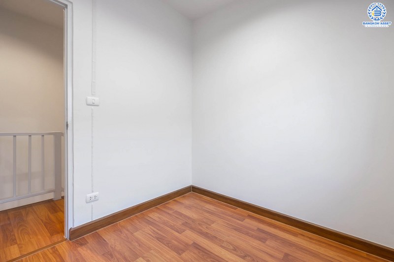 บ้านมือสองตกแต่งใหม่ ห้องมุม! เนื้อที่ 39.2 ตร.ว. โครงการ พฤกษา49/1 บางใหญ่-เซ็นทรัลเวสต์เกต ตกแต่งจัดเต็ม ฟังก์ชั่นครบ 3 ห้องนอน 2 ห้องน้ำ พร้อมอยู่ เดินทางสะดวก เข้าเมืองก็ง่าย ใกล้เซ็นทรัลเวสต์เกต และรถไฟฟ้า สถานีตลาดบางใหญ่