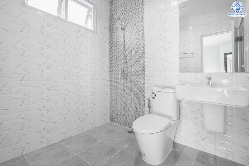 บ้านมือสองตกแต่งใหม่ ม.สายลม แจ้งวัฒนะ-ปากเกร็ด15 หลังใหญ่ สุดคุ้ม! เนื้อที่ 75 ตร.ว. พร้อมอยู่ ฟังก์ชั่น 4 ห้องนอน 3 ห้องน้ำ 2 ที่จอดรถ ตอบโจทย์ครอบครัวใหญ่ คัดสรรวัสดุเกรดพรีเมี่ยม บนทำเลศักยภาพ ใกล้เซ็นทรัลแจ้งวัฒนะ ทางด่วน และรถไฟฟ้าสายสีชมพู