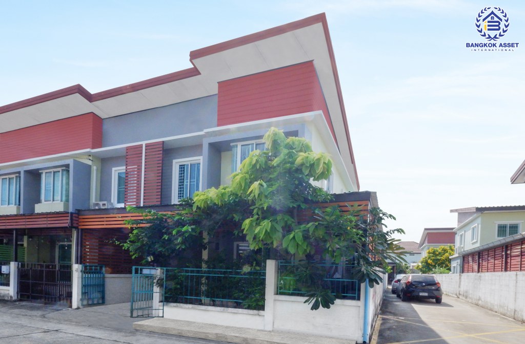 ทาวน์เฮ้าส์มือสองนนทบุรี ห้องมุม! ม.บัวทองธานีพาร์ควิลล์12 กาญจนาภิเษก (ซ.จันทร์ทองเอี่ยม) เนื้อที่ 28 ตร.ว. ฟังก์ชั่น 3 ห้องนอน 2 ห้องน้ำ บ้านไม่เคยเข้าอยู่! เดินทางสะดวก ใกล้เซ็นทรัลเวสต์เกต เพียง 5 นาทีจากสถานีคลองบางไผ่ ราคาเพียง 2 ล้านต้นๆ...