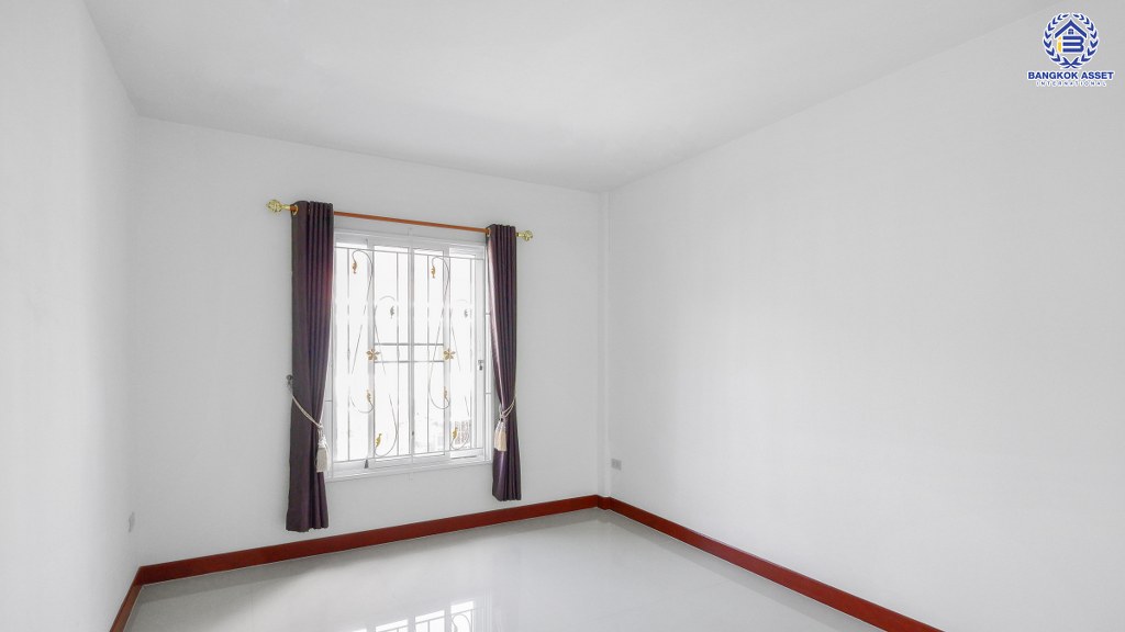 ทาวน์เฮ้าส์มือสองนนทบุรี ห้องมุม! ม.บัวทองธานีพาร์ควิลล์12 กาญจนาภิเษก (ซ.จันทร์ทองเอี่ยม) เนื้อที่ 28 ตร.ว. ฟังก์ชั่น 3 ห้องนอน 2 ห้องน้ำ บ้านไม่เคยเข้าอยู่! เดินทางสะดวก ใกล้เซ็นทรัลเวสต์เกต เพียง 5 นาทีจากสถานีคลองบางไผ่ ราคาเพียง 2 ล้านต้นๆ...