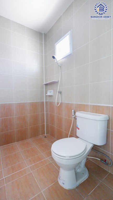 ทาวน์เฮ้าส์มือสองนนทบุรี ห้องมุม! ม.บัวทองธานีพาร์ควิลล์12 กาญจนาภิเษก (ซ.จันทร์ทองเอี่ยม) เนื้อที่ 28 ตร.ว. ฟังก์ชั่น 3 ห้องนอน 2 ห้องน้ำ บ้านไม่เคยเข้าอยู่! เดินทางสะดวก ใกล้เซ็นทรัลเวสต์เกต เพียง 5 นาทีจากสถานีคลองบางไผ่ ราคาเพียง 2 ล้านต้นๆ...