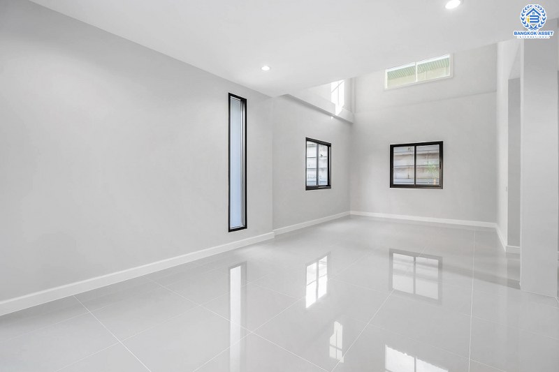 บ้านมือสองตกแต่งใหม่ หลังใหญ่ พร้อมอยู่ ม.ดิเอมเมอรัลการ์เด้น ราชพฤกษ์-บางบัวทอง เนื้อที่ 50 ตร.ว. ฟังก์ชั่น 3 ห้องนอน 3 ห้องน้ำ ต่อเติมครัวเคาน์เตอร์ ทำเลดี เชื่อมต่อถนนชัยพฤกษ์ ,ราชพฤกษ์ ใกล้เซ็นทรัลเวสท์เกต และรถไฟฟ้าสถานี "บางพลู"...