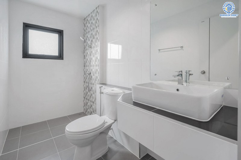 บ้านมือสองตกแต่งใหม่ หลังใหญ่ พร้อมอยู่ ม.ดิเอมเมอรัลการ์เด้น ราชพฤกษ์-บางบัวทอง เนื้อที่ 50 ตร.ว. ฟังก์ชั่น 3 ห้องนอน 3 ห้องน้ำ ต่อเติมครัวเคาน์เตอร์ ทำเลดี เชื่อมต่อถนนชัยพฤกษ์ ,ราชพฤกษ์ ใกล้เซ็นทรัลเวสท์เกต และรถไฟฟ้าสถานี "บางพลู"...