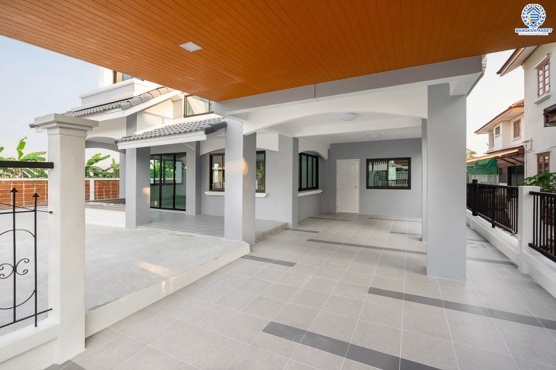 บ้านมือสองตกแต่งใหม่ LH แปลงมุม ที่ดินใหญ่ 102 ตร.ว. โครงการ ชลลดา บางบัวทอง-รัตนาธิเบศร์ ตอบโจทย์ครอบครัวใหญ่ ฟังก์ชั่น 4 ห้องนอน 2 ห้องน้ำ 1 ห้องอเนกประสงค์ พร้อม facilitys ครบครัน บนทำเลศักยภาพ เชื่อมต่อหลายเส้นทาง ใกล้เซ็นทรัลเวสต์เกต และ MRT สถานีบางพลู...