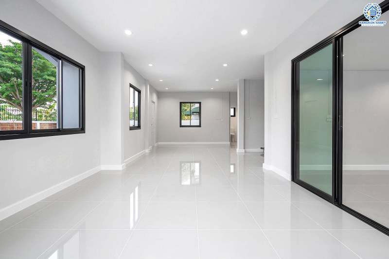 บ้านมือสองตกแต่งใหม่ LH แปลงมุม ที่ดินใหญ่ 102 ตร.ว. โครงการ ชลลดา บางบัวทอง-รัตนาธิเบศร์ ตอบโจทย์ครอบครัวใหญ่ ฟังก์ชั่น 4 ห้องนอน 2 ห้องน้ำ 1 ห้องอเนกประสงค์ พร้อม facilitys ครบครัน บนทำเลศักยภาพ เชื่อมต่อหลายเส้นทาง ใกล้เซ็นทรัลเวสต์เกต และ MRT สถานีบางพลู...