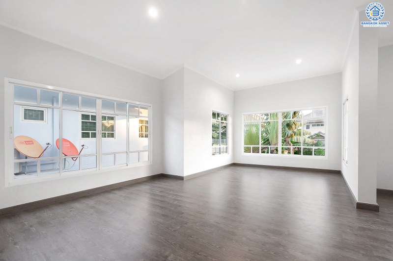 บ้านมือสองตกแต่งใหม่ ทำเลโซนเมือง! ห้องมุม ม.ปัญฐิญา1 นครอินทร์-พระราม5 (ใกล้สะพานพระราม5) ตกแต่งดีไซน์ทันสมัย เนื้อที่ 54.7 ตร.ว. หลังใหญ่พร้อมอยู่ ฟังก์ชั่น 3 ห้องนอน 3 ห้องน้ำ 2 ที่จอดรถ ทำเลศักยภาพ เชื่อมต่อถนนหลายสาย ใกล้รถไฟฟ้าสถานี "แยกติวานนท์"