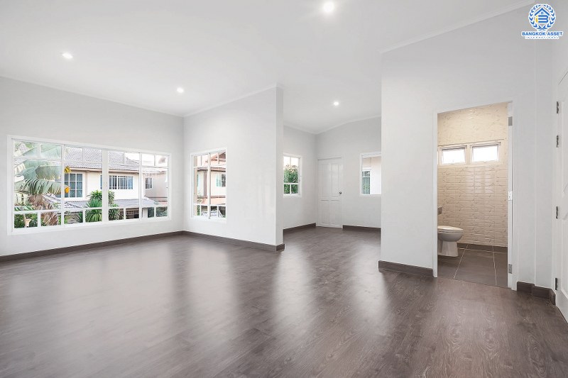 บ้านมือสองตกแต่งใหม่ ทำเลโซนเมือง! ห้องมุม ม.ปัญฐิญา1 นครอินทร์-พระราม5 (ใกล้สะพานพระราม5) ตกแต่งดีไซน์ทันสมัย เนื้อที่ 54.7 ตร.ว. หลังใหญ่พร้อมอยู่ ฟังก์ชั่น 3 ห้องนอน 3 ห้องน้ำ 2 ที่จอดรถ ทำเลศักยภาพ เชื่อมต่อถนนหลายสาย ใกล้รถไฟฟ้าสถานี "แยกติวานนท์"