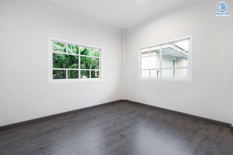 บ้านมือสองตกแต่งใหม่ ทำเลโซนเมือง! ห้องมุม ม.ปัญฐิญา1 นครอินทร์-พระราม5 (ใกล้สะพานพระราม5) ตกแต่งดีไซน์ทันสมัย เนื้อที่ 54.7 ตร.ว. หลังใหญ่พร้อมอยู่ ฟังก์ชั่น 3 ห้องนอน 3 ห้องน้ำ 2 ที่จอดรถ ทำเลศักยภาพ เชื่อมต่อถนนหลายสาย ใกล้รถไฟฟ้าสถานี "แยกติวานนท์"