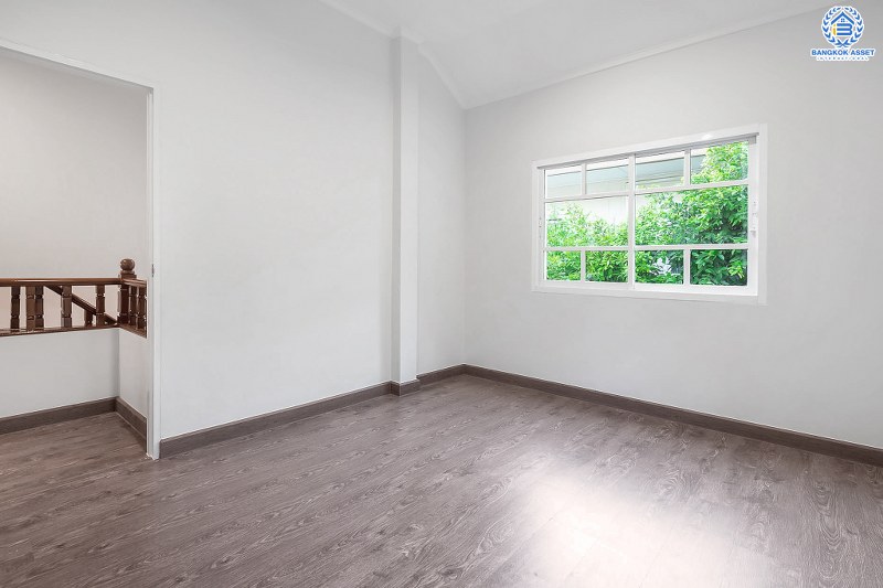 บ้านมือสองตกแต่งใหม่ ทำเลโซนเมือง! ห้องมุม ม.ปัญฐิญา1 นครอินทร์-พระราม5 (ใกล้สะพานพระราม5) ตกแต่งดีไซน์ทันสมัย เนื้อที่ 54.7 ตร.ว. หลังใหญ่พร้อมอยู่ ฟังก์ชั่น 3 ห้องนอน 3 ห้องน้ำ 2 ที่จอดรถ ทำเลศักยภาพ เชื่อมต่อถนนหลายสาย ใกล้รถไฟฟ้าสถานี "แยกติวานนท์"