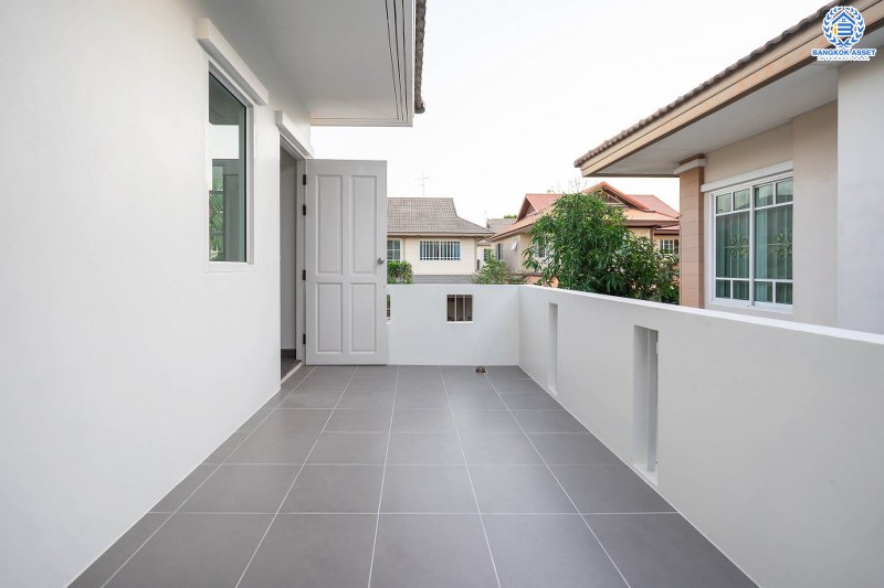 บ้านมือสองตกแต่งใหม่ ทำเลโซนเมือง! ห้องมุม ม.ปัญฐิญา1 นครอินทร์-พระราม5 (ใกล้สะพานพระราม5) ตกแต่งดีไซน์ทันสมัย เนื้อที่ 54.7 ตร.ว. หลังใหญ่พร้อมอยู่ ฟังก์ชั่น 3 ห้องนอน 3 ห้องน้ำ 2 ที่จอดรถ ทำเลศักยภาพ เชื่อมต่อถนนหลายสาย ใกล้รถไฟฟ้าสถานี "แยกติวานนท์"