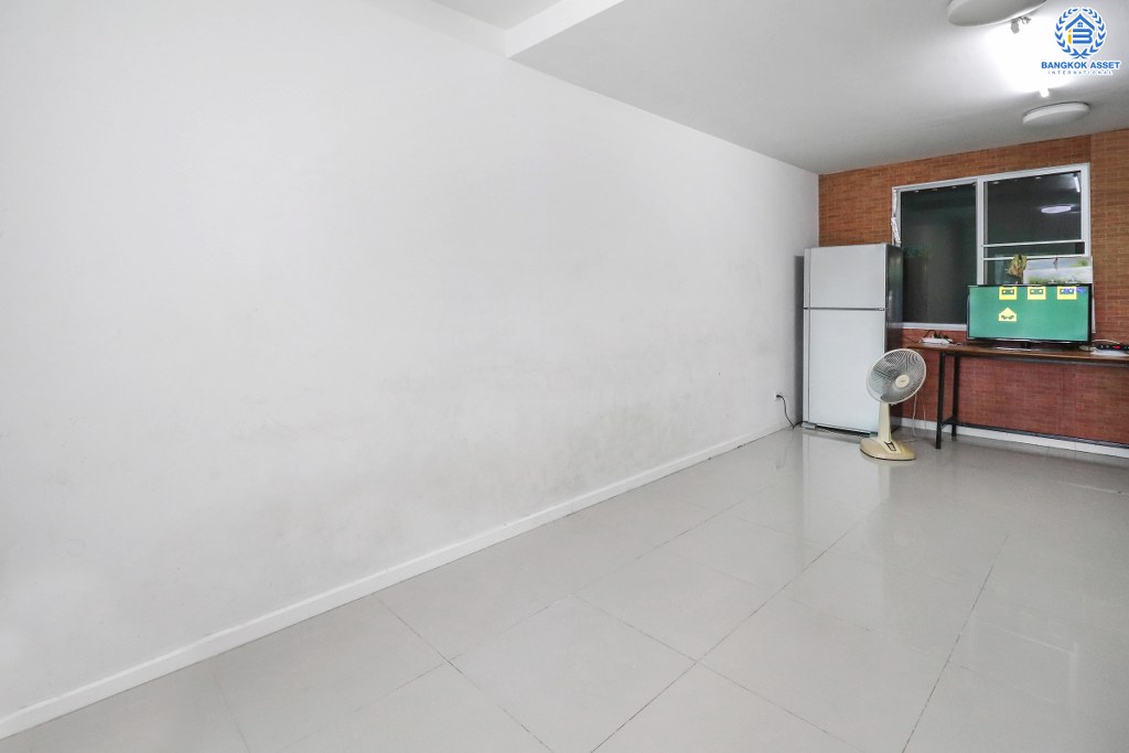 ทาวน์เฮ้าส์มือสองนนทบุรี สไตล์โมเดิร์น ม.พฤกษาไลท์ล็อกซ์ บางใหญ่-กาญจนาฯ (หน้ากว้าง 6 เมตร) ต่อเติมเต็ม เนื้อที่ 18.5 ตร.ว. ฟังก์ชั่น 3 ห้องนอน 2 ห้องน้ำ กว้างขวาง อยู่สบาย ทำเลดี เชื่อมสู่หลายเส้นทางได้อย่างรวดเร็ว ใกล้เซ็นทรัลฯ ทางด่วน และ MRT สายสีม่วง สถานีตลาดบางใหญ่...