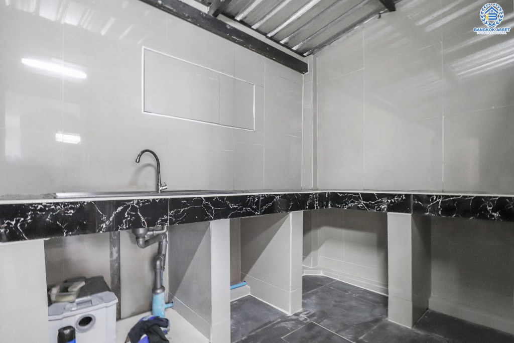 ทาวน์เฮ้าส์มือสองนนทบุรี สไตล์โมเดิร์น ม.พฤกษาไลท์ล็อกซ์ บางใหญ่-กาญจนาฯ (หน้ากว้าง 6 เมตร) ต่อเติมเต็ม เนื้อที่ 18.5 ตร.ว. ฟังก์ชั่น 3 ห้องนอน 2 ห้องน้ำ กว้างขวาง อยู่สบาย ทำเลดี เชื่อมสู่หลายเส้นทางได้อย่างรวดเร็ว ใกล้เซ็นทรัลฯ ทางด่วน และ MRT สายสีม่วง สถานีตลาดบางใหญ่...