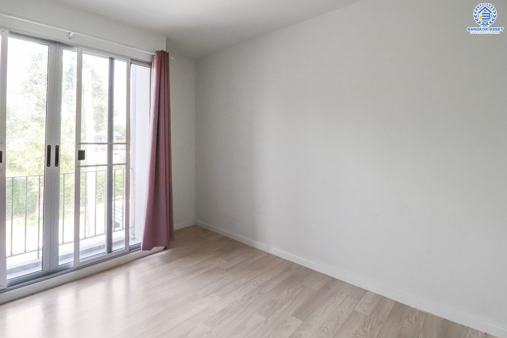 ทาวน์เฮ้าส์มือสองนนทบุรี สไตล์โมเดิร์น ม.พฤกษาไลท์ล็อกซ์ บางใหญ่-กาญจนาฯ (หน้ากว้าง 6 เมตร) ต่อเติมเต็ม เนื้อที่ 18.5 ตร.ว. ฟังก์ชั่น 3 ห้องนอน 2 ห้องน้ำ กว้างขวาง อยู่สบาย ทำเลดี เชื่อมสู่หลายเส้นทางได้อย่างรวดเร็ว ใกล้เซ็นทรัลฯ ทางด่วน และ MRT สายสีม่วง สถานีตลาดบางใหญ่...