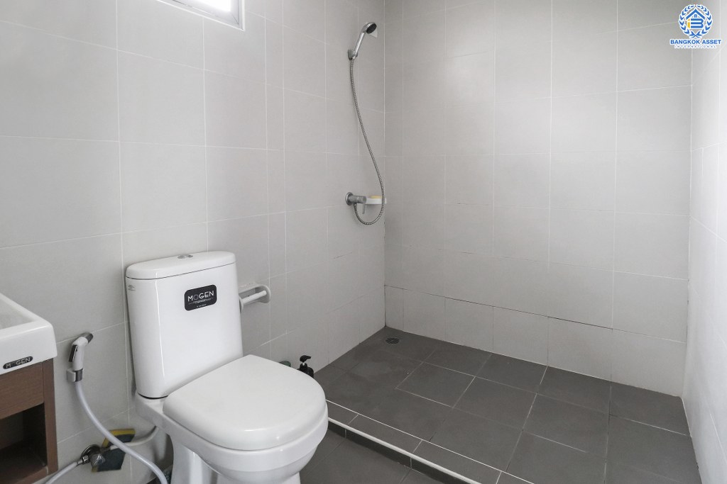 ทาวน์เฮ้าส์มือสองนนทบุรี สไตล์โมเดิร์น ม.พฤกษาไลท์ล็อกซ์ บางใหญ่-กาญจนาฯ (หน้ากว้าง 6 เมตร) ต่อเติมเต็ม เนื้อที่ 18.5 ตร.ว. ฟังก์ชั่น 3 ห้องนอน 2 ห้องน้ำ กว้างขวาง อยู่สบาย ทำเลดี เชื่อมสู่หลายเส้นทางได้อย่างรวดเร็ว ใกล้เซ็นทรัลฯ ทางด่วน และ MRT สายสีม่วง สถานีตลาดบางใหญ่...