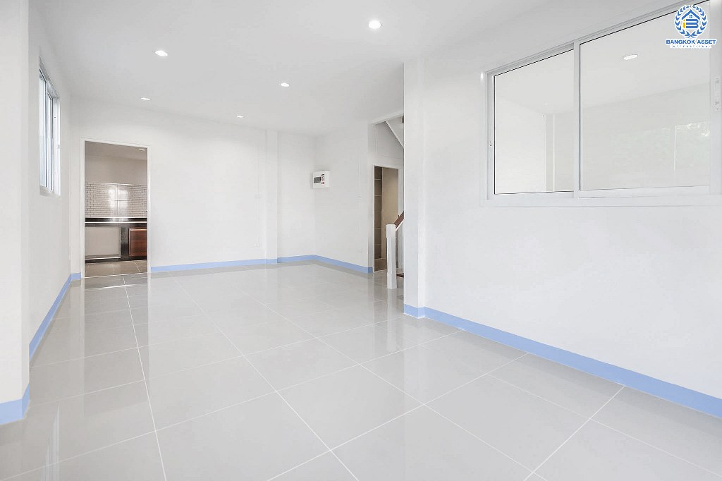 บ้านมือสองตกแต่งใหม่ ห้องมุม! แบรนด์ L&H ม.บุศรินทร์วงแหวน (บ้านกล้วย-ไทรน้อย) แต่งเต็มพร้อมอยู่ เนื้อที่ 23 ตร.ว. ฟังก์ชั่นครบครัน! 3 ห้องนอน 2 ห้องน้ำ ครัวกว้างพร้อมเคาน์เตอร์ บนทำเลคุณภาพ! เดินทางสะดวก ใกล้เซ็นทรัลเวสต์เกต และรถไฟฟ้า สถานีคลองบางไผ่