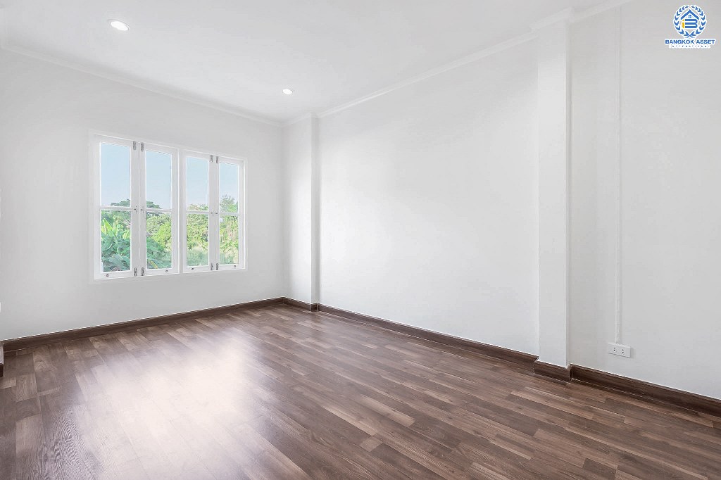 บ้านมือสองตกแต่งใหม่ ห้องมุม! แบรนด์ L&H ม.บุศรินทร์วงแหวน (บ้านกล้วย-ไทรน้อย) แต่งเต็มพร้อมอยู่ เนื้อที่ 23 ตร.ว. ฟังก์ชั่นครบครัน! 3 ห้องนอน 2 ห้องน้ำ ครัวกว้างพร้อมเคาน์เตอร์ บนทำเลคุณภาพ! เดินทางสะดวก ใกล้เซ็นทรัลเวสต์เกต และรถไฟฟ้า สถานีคลองบางไผ่