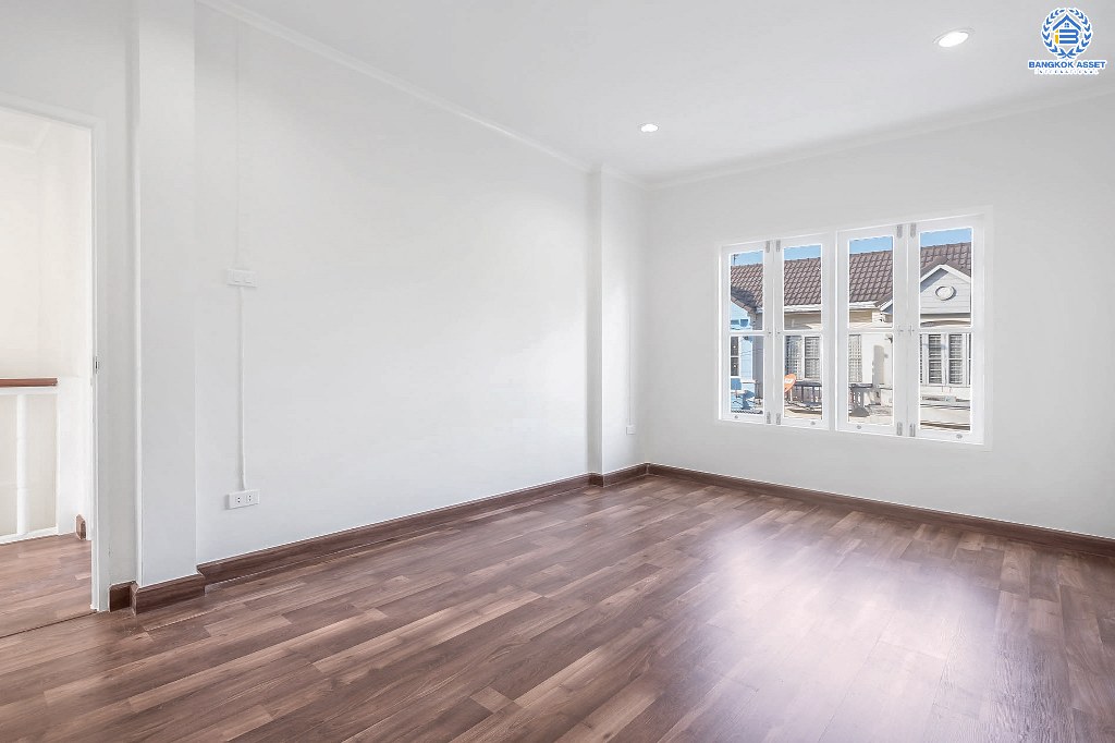 บ้านมือสองตกแต่งใหม่ ห้องมุม! แบรนด์ L&H ม.บุศรินทร์วงแหวน (บ้านกล้วย-ไทรน้อย) แต่งเต็มพร้อมอยู่ เนื้อที่ 23 ตร.ว. ฟังก์ชั่นครบครัน! 3 ห้องนอน 2 ห้องน้ำ ครัวกว้างพร้อมเคาน์เตอร์ บนทำเลคุณภาพ! เดินทางสะดวก ใกล้เซ็นทรัลเวสต์เกต และรถไฟฟ้า สถานีคลองบางไผ่