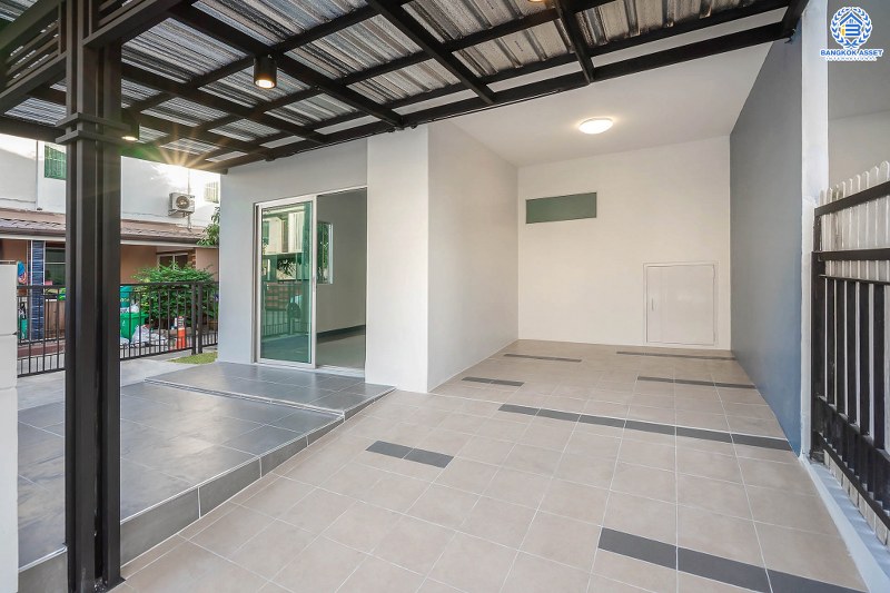 บ้านมือสองตกแต่งใหม่ ห้องมุม! ม.พฤกษาวิลล์63/1 นครอินทร์-พระราม5 พิเศษสุดพร้อมอยู่ เนื้อที่ 23.7 ตร.ว. ฟังก์ชั่น 3 ห้องนอน 2 ห้องน้ำ ครบครันทั้งครัว และโรงรถ บนทำเลโซนเมือง! เดินทางสะดวก เข้า-ออกทาง ซอยวัดสังฆทาน ใกล้สะพานพระราม5 และรถไฟฟ้าสถานี "แยกติวานนท์"