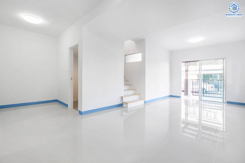 บ้านมือสองตกแต่งใหม่ ห้องมุม! ม.พฤกษาวิลล์63/1 นครอินทร์-พระราม5 พิเศษสุดพร้อมอยู่ เนื้อที่ 23.7 ตร.ว. ฟังก์ชั่น 3 ห้องนอน 2 ห้องน้ำ ครบครันทั้งครัว และโรงรถ บนทำเลโซนเมือง! เดินทางสะดวก เข้า-ออกทาง ซอยวัดสังฆทาน ใกล้สะพานพระราม5 และรถไฟฟ้าสถานี "แยกติวานนท์"