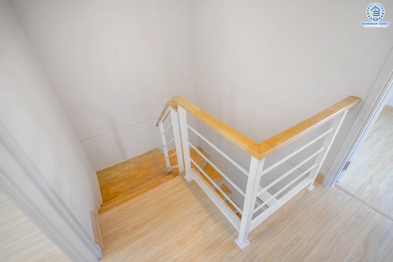 บ้านมือสองตกแต่งใหม่ ห้องมุม! ม.พฤกษาวิลล์63/1 นครอินทร์-พระราม5 พิเศษสุดพร้อมอยู่ เนื้อที่ 23.7 ตร.ว. ฟังก์ชั่น 3 ห้องนอน 2 ห้องน้ำ ครบครันทั้งครัว และโรงรถ บนทำเลโซนเมือง! เดินทางสะดวก เข้า-ออกทาง ซอยวัดสังฆทาน ใกล้สะพานพระราม5 และรถไฟฟ้าสถานี "แยกติวานนท์"