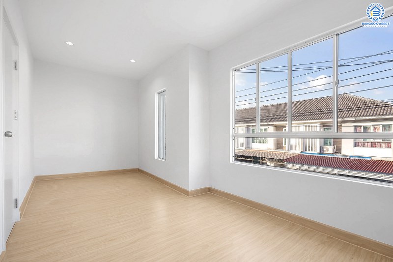 บ้านมือสองตกแต่งใหม่ ห้องมุม! ม.พฤกษาวิลล์63/1 นครอินทร์-พระราม5 พิเศษสุดพร้อมอยู่ เนื้อที่ 23.7 ตร.ว. ฟังก์ชั่น 3 ห้องนอน 2 ห้องน้ำ ครบครันทั้งครัว และโรงรถ บนทำเลโซนเมือง! เดินทางสะดวก เข้า-ออกทาง ซอยวัดสังฆทาน ใกล้สะพานพระราม5 และรถไฟฟ้าสถานี "แยกติวานนท์"