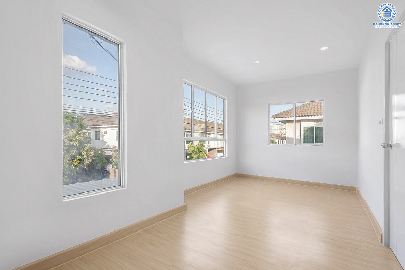 บ้านมือสองตกแต่งใหม่ ห้องมุม! ม.พฤกษาวิลล์63/1 นครอินทร์-พระราม5 พิเศษสุดพร้อมอยู่ เนื้อที่ 23.7 ตร.ว. ฟังก์ชั่น 3 ห้องนอน 2 ห้องน้ำ ครบครันทั้งครัว และโรงรถ บนทำเลโซนเมือง! เดินทางสะดวก เข้า-ออกทาง ซอยวัดสังฆทาน ใกล้สะพานพระราม5 และรถไฟฟ้าสถานี "แยกติวานนท์"