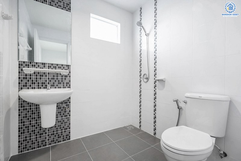 บ้านมือสองตกแต่งใหม่ ห้องมุม! ม.พฤกษาวิลล์63/1 นครอินทร์-พระราม5 พิเศษสุดพร้อมอยู่ เนื้อที่ 23.7 ตร.ว. ฟังก์ชั่น 3 ห้องนอน 2 ห้องน้ำ ครบครันทั้งครัว และโรงรถ บนทำเลโซนเมือง! เดินทางสะดวก เข้า-ออกทาง ซอยวัดสังฆทาน ใกล้สะพานพระราม5 และรถไฟฟ้าสถานี "แยกติวานนท์"