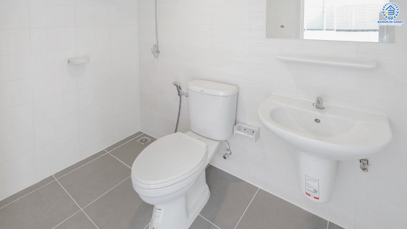 บ้านมือสองตกแต่งใหม่ โซนเมือง ห้องมุม! ม.พฤกษาวิลล์54 พระราม5-นครอินทร์ ตกแต่งพร้อมเข้าอยู่ เนื้อที่ 27.7 ตร.ว. ฟังก์ชั่นครบ 3 ห้องนอน 2 ห้องน้ำ บ้านโปร่ง โล่งสบาย ทำเลดี เดินทางสะดวก ใกล้สะพานพระรามห้า ห้างชั้นนำฯ และรถไฟฟ้าสถานี "แยกติวานนท์"...