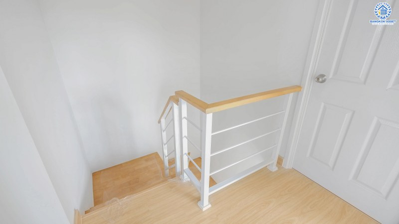 บ้านมือสองตกแต่งใหม่ โซนเมือง ห้องมุม! ม.พฤกษาวิลล์54 พระราม5-นครอินทร์ ตกแต่งพร้อมเข้าอยู่ เนื้อที่ 27.7 ตร.ว. ฟังก์ชั่นครบ 3 ห้องนอน 2 ห้องน้ำ บ้านโปร่ง โล่งสบาย ทำเลดี เดินทางสะดวก ใกล้สะพานพระรามห้า ห้างชั้นนำฯ และรถไฟฟ้าสถานี "แยกติวานนท์"...