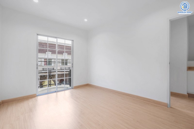 บ้านมือสองตกแต่งใหม่ ฟังก์ชั่นครบ! โครงการ เดอะวิลล่า ราชพฤกษ์-ท่าอิฐ (Property Perfect) บ้านพร้อมอยู่ เนื้อที่ 18 ตร.ว. ฟังก์ชั่นครบ 3 ห้องนอน 2 ห้องน้ำ รองรับทุกการอยู่อาศัย บนทำเลใกล้รถไฟฟ้า สถานีบางรักน้อยท่าอิฐ เชื่อมต่อทั้งถ.รัตนาธิเบศร์ และถ.ราชพฤกษ์