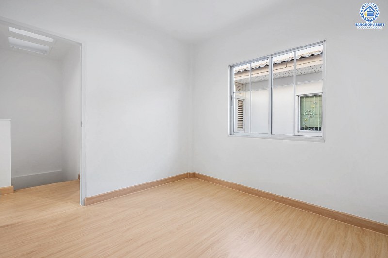 บ้านมือสองตกแต่งใหม่ ฟังก์ชั่นครบ! โครงการ เดอะวิลล่า ราชพฤกษ์-ท่าอิฐ (Property Perfect) บ้านพร้อมอยู่ เนื้อที่ 18 ตร.ว. ฟังก์ชั่นครบ 3 ห้องนอน 2 ห้องน้ำ รองรับทุกการอยู่อาศัย บนทำเลใกล้รถไฟฟ้า สถานีบางรักน้อยท่าอิฐ เชื่อมต่อทั้งถ.รัตนาธิเบศร์ และถ.ราชพฤกษ์