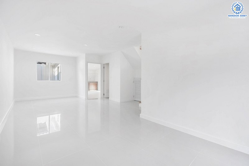 บ้านมือสองตกแต่งใหม่ ทำเลติดถนนราชพฤกษ์ ใกล้วงเวียนพระรามห้า โครงการ พฤกษาทาวน์ เนื้อที่ 21.7 ตร.ว. 3 ห้องนอน 2 ห้องน้ำ หน้ากว้าง 6 เมตร ตกแต่ง/ต่อเติม หิ้วกระเป๋าพร้อมอยู่ คุ้มยิ่งกว่าคุ้ม! จองเลย!...