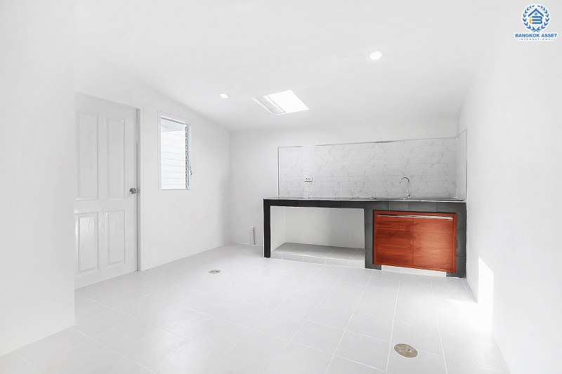 บ้านมือสองตกแต่งใหม่ ทำเลติดถนนราชพฤกษ์ ใกล้วงเวียนพระรามห้า โครงการ พฤกษาทาวน์ เนื้อที่ 21.7 ตร.ว. 3 ห้องนอน 2 ห้องน้ำ หน้ากว้าง 6 เมตร ตกแต่ง/ต่อเติม หิ้วกระเป๋าพร้อมอยู่ คุ้มยิ่งกว่าคุ้ม! จองเลย!...