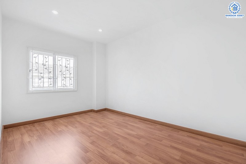 บ้านมือสองตกแต่งใหม่ ทำเลติดถนนราชพฤกษ์ ใกล้วงเวียนพระรามห้า โครงการ พฤกษาทาวน์ เนื้อที่ 21.7 ตร.ว. 3 ห้องนอน 2 ห้องน้ำ หน้ากว้าง 6 เมตร ตกแต่ง/ต่อเติม หิ้วกระเป๋าพร้อมอยู่ คุ้มยิ่งกว่าคุ้ม! จองเลย!...