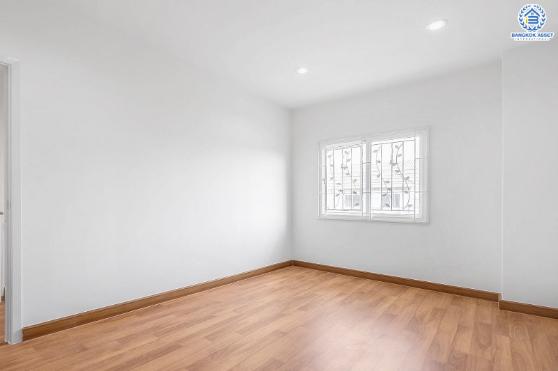 บ้านมือสองตกแต่งใหม่ ทำเลติดถนนราชพฤกษ์ ใกล้วงเวียนพระรามห้า โครงการ พฤกษาทาวน์ เนื้อที่ 21.7 ตร.ว. 3 ห้องนอน 2 ห้องน้ำ หน้ากว้าง 6 เมตร ตกแต่ง/ต่อเติม หิ้วกระเป๋าพร้อมอยู่ คุ้มยิ่งกว่าคุ้ม! จองเลย!...