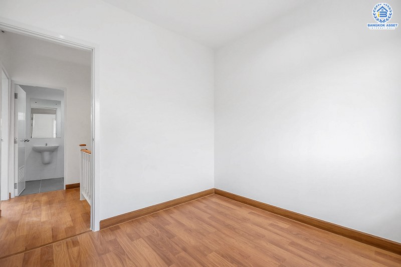 บ้านมือสองตกแต่งใหม่ ทำเลติดถนนราชพฤกษ์ ใกล้วงเวียนพระรามห้า โครงการ พฤกษาทาวน์ เนื้อที่ 21.7 ตร.ว. 3 ห้องนอน 2 ห้องน้ำ หน้ากว้าง 6 เมตร ตกแต่ง/ต่อเติม หิ้วกระเป๋าพร้อมอยู่ คุ้มยิ่งกว่าคุ้ม! จองเลย!...