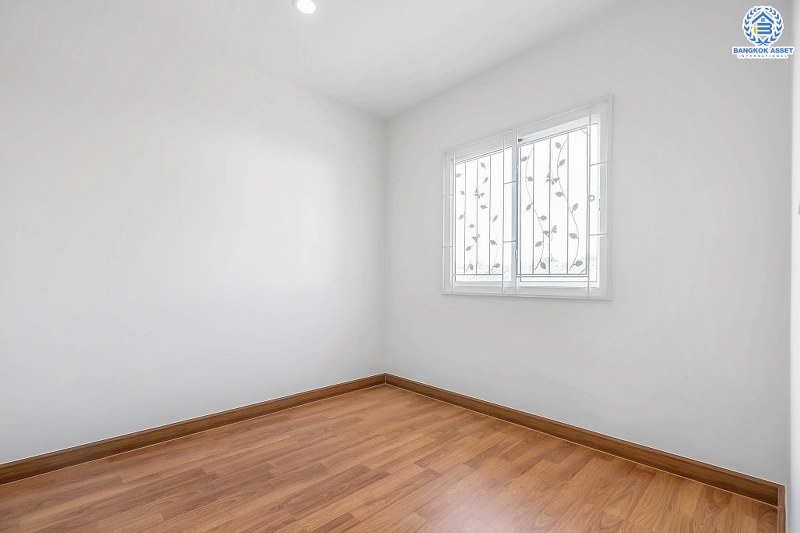 บ้านมือสองตกแต่งใหม่ ทำเลติดถนนราชพฤกษ์ ใกล้วงเวียนพระรามห้า โครงการ พฤกษาทาวน์ เนื้อที่ 21.7 ตร.ว. 3 ห้องนอน 2 ห้องน้ำ หน้ากว้าง 6 เมตร ตกแต่ง/ต่อเติม หิ้วกระเป๋าพร้อมอยู่ คุ้มยิ่งกว่าคุ้ม! จองเลย!...