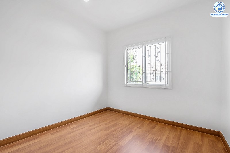 บ้านมือสองตกแต่งใหม่ ทำเลติดถนนราชพฤกษ์ ใกล้วงเวียนพระรามห้า โครงการ พฤกษาทาวน์ เนื้อที่ 21.7 ตร.ว. 3 ห้องนอน 2 ห้องน้ำ หน้ากว้าง 6 เมตร ตกแต่ง/ต่อเติม หิ้วกระเป๋าพร้อมอยู่ คุ้มยิ่งกว่าคุ้ม! จองเลย!...