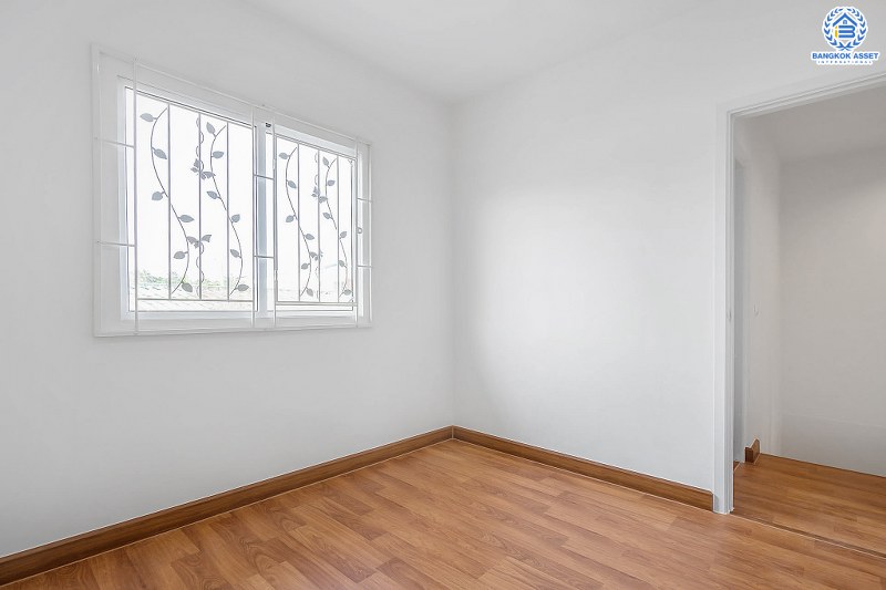 บ้านมือสองตกแต่งใหม่ ทำเลติดถนนราชพฤกษ์ ใกล้วงเวียนพระรามห้า โครงการ พฤกษาทาวน์ เนื้อที่ 21.7 ตร.ว. 3 ห้องนอน 2 ห้องน้ำ หน้ากว้าง 6 เมตร ตกแต่ง/ต่อเติม หิ้วกระเป๋าพร้อมอยู่ คุ้มยิ่งกว่าคุ้ม! จองเลย!...