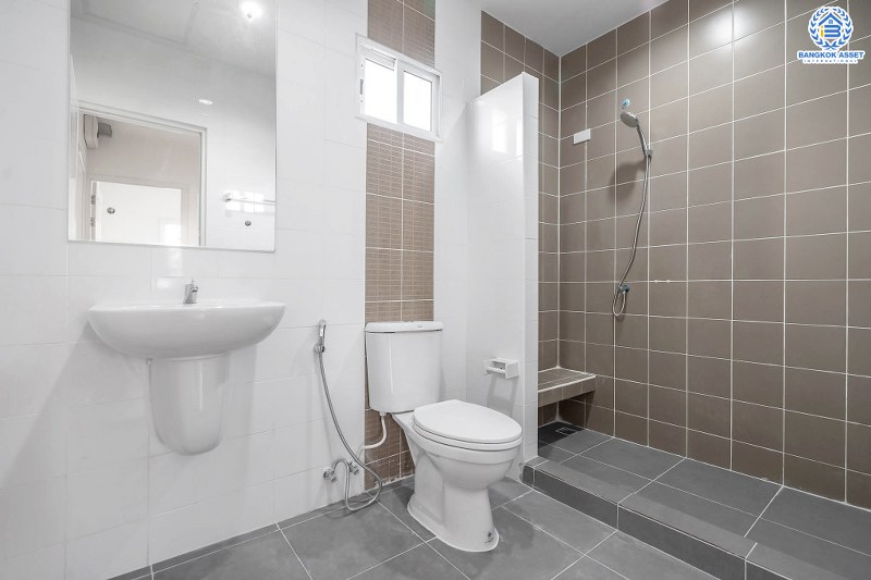 บ้านมือสองตกแต่งใหม่ ทำเลติดถนนราชพฤกษ์ ใกล้วงเวียนพระรามห้า โครงการ พฤกษาทาวน์ เนื้อที่ 21.7 ตร.ว. 3 ห้องนอน 2 ห้องน้ำ หน้ากว้าง 6 เมตร ตกแต่ง/ต่อเติม หิ้วกระเป๋าพร้อมอยู่ คุ้มยิ่งกว่าคุ้ม! จองเลย!...