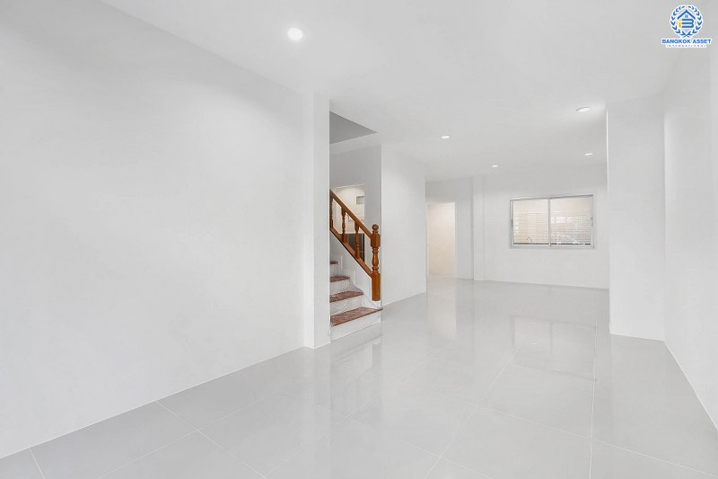 บ้านมือสองตกแต่งใหม่ โซนเมือง! ม.เจ้าพระยา รัตนาธิเบศร์-ราชพฤกษ์ เนื้อที่ 21 ตร.ว. ฟังก์ชั่น 3 ห้องนอน 2 ห้องน้ำ หน้ากว้าง 6 เมตร ตอบโจทย์ทุกการอยู่อาศัย บนทำเลดีที่สุด ติดกับตลาดเจ้าพระยา พร้อม Connect ทุกเส้นทาง เพียง 5 นาทีถึง MRT สายสีม่วง "สถานีบางพลู" ราคาพิเศษสุด!