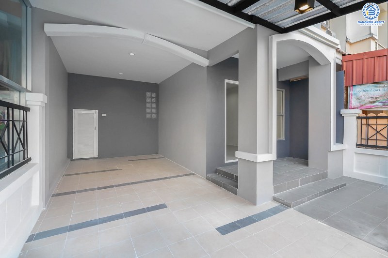 บ้านมือสองตกแต่งใหม่ โซนเมือง! ม.เจ้าพระยา รัตนาธิเบศร์-ราชพฤกษ์ เนื้อที่ 21 ตร.ว. ฟังก์ชั่น 3 ห้องนอน 2 ห้องน้ำ หน้ากว้าง 6 เมตร ตอบโจทย์ทุกการอยู่อาศัย บนทำเลดีที่สุด ติดกับตลาดเจ้าพระยา พร้อม Connect ทุกเส้นทาง เพียง 5 นาทีถึง MRT สายสีม่วง "สถานีบางพลู" ราคาพิเศษสุด!